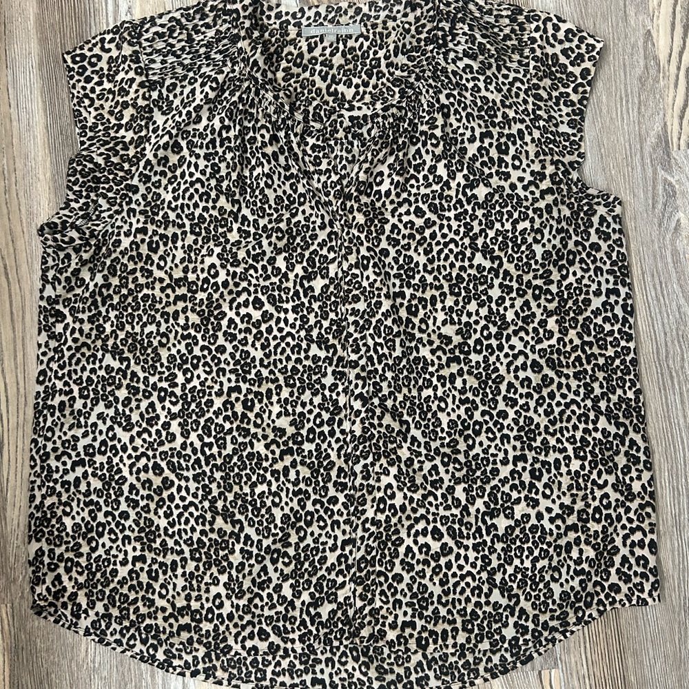 DANIEL RAINN Cecelia Pleated Shoulder Blouse Women's Top